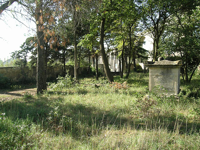 Partie ancienne du cimetière.