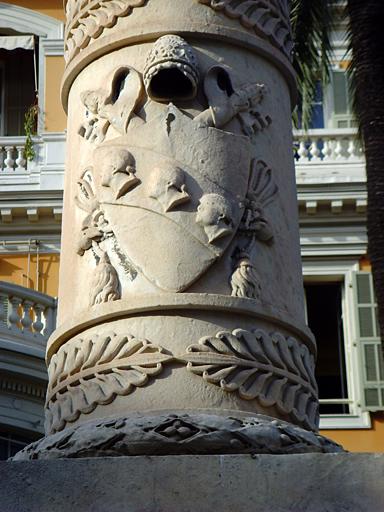 Vue de la colonne, détail.