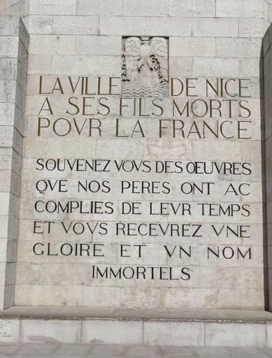 Inscription centrale de la façade.