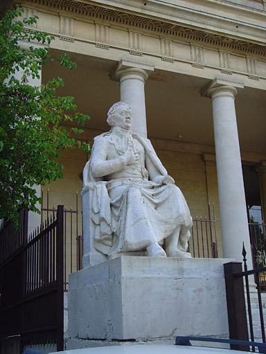 Vue de la statue de Jean-Etienne Portalis après restauration.