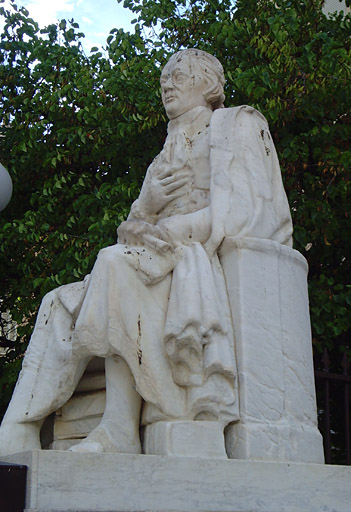 Vue de la statue de Jean-Etienne Portalis après restauration.