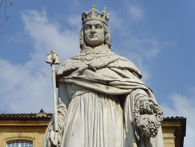 Vue de la statue, détail des parties hautes.