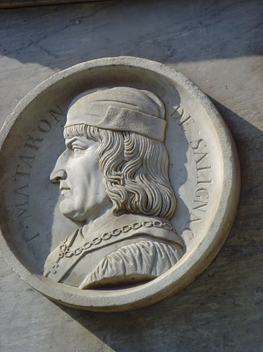 Vue de la statue, détail du piédestal, médaillon représentant Matheron de Salignac.