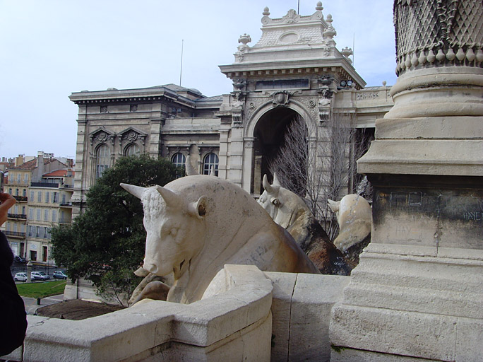 Vue du palais de profil.