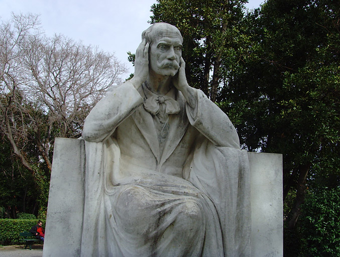 Vue du monument commémoratif à Ernest Reyer, détail.