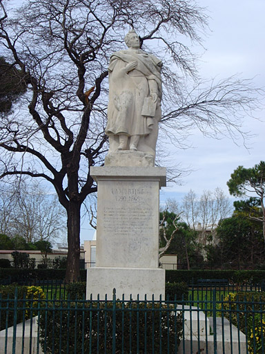 Vue du monument commémoratif à Lamartine.