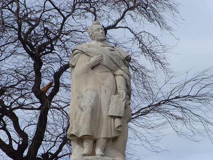 Vue du monument commémoratif à Lamartine.