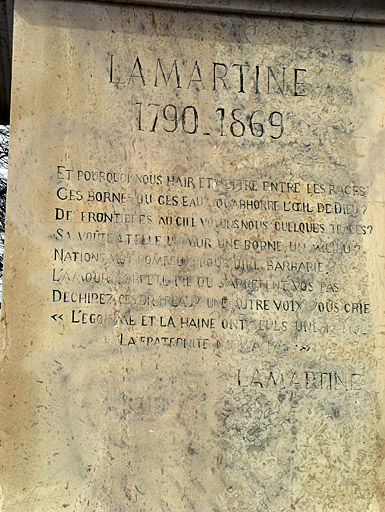 Vue du monument commémoratif à Lamartine, détail.