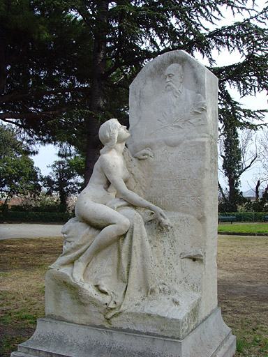 Vue du monument commémoratif à Adolphe Monticelli, peintre.