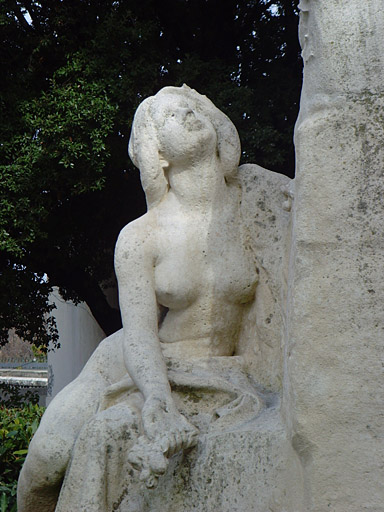 Vue du monument commémoratif à Adolphe Monticelli, peintre.