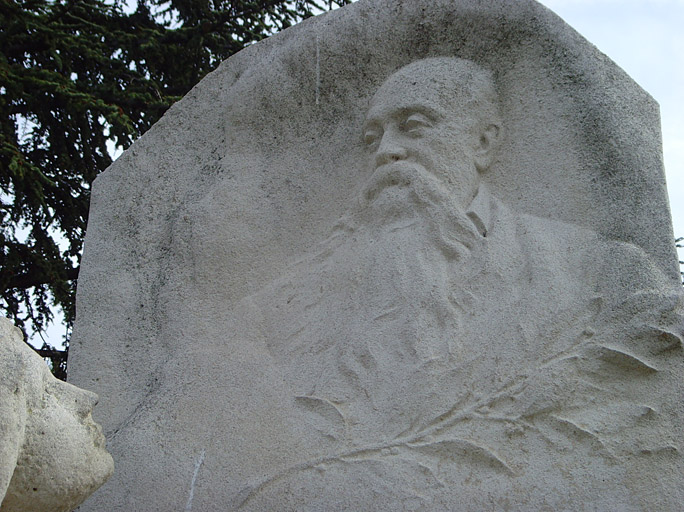 Vue du monument commémoratif à Adolphe Monticelli, peintre.