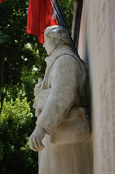 Vue du chasseur alpin de profil.