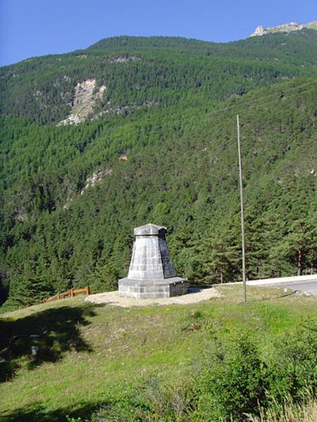 Vue générale, en contre bas du tertre.