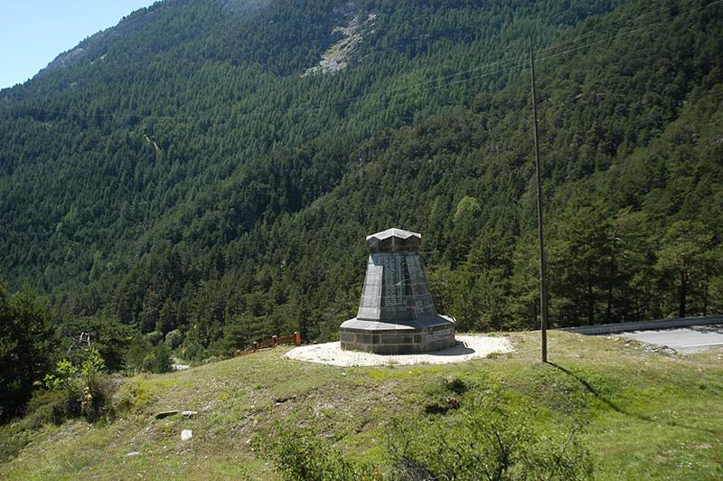 Vue générale, en contre bas du tertre.