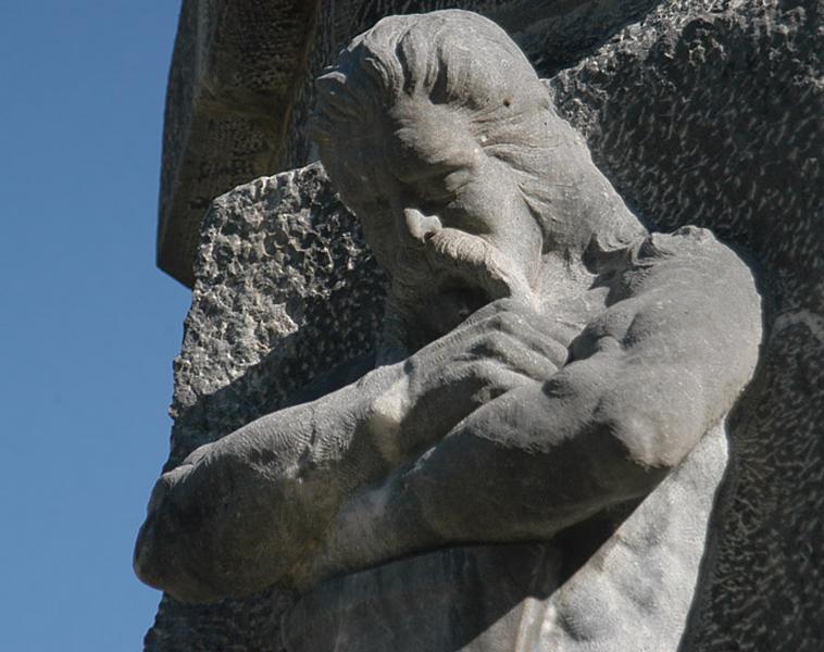 Vue de la statue du gaulois, détail des parties hautes.