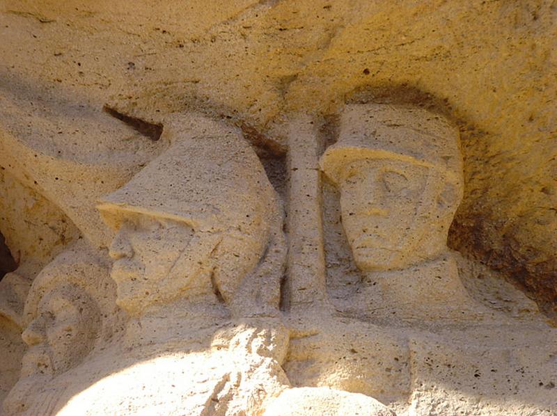 Vue des visages de deux soldats.