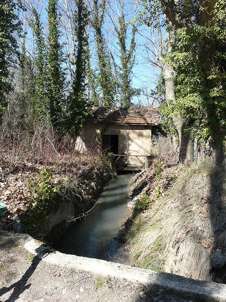 Le canal de Peyrolles, à proximité du parc clos.