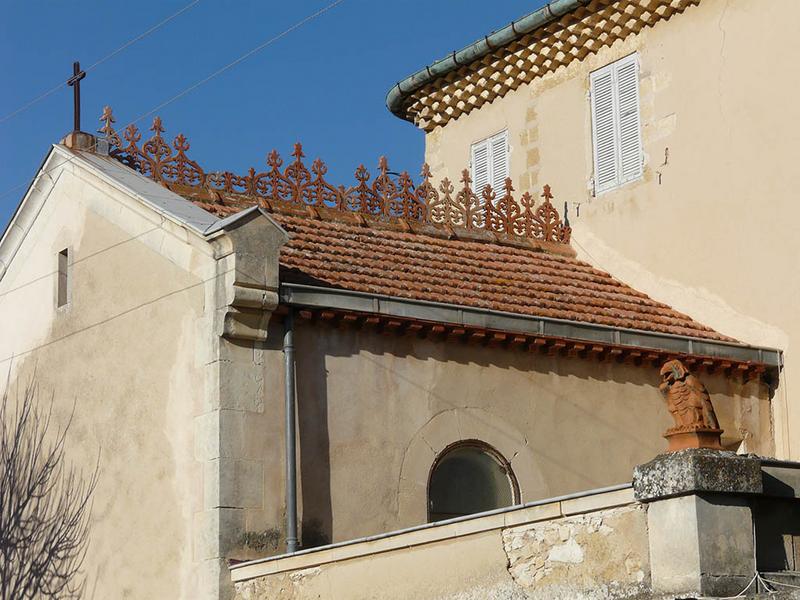 Couverture de la chapelle adossée à la façade Ouest du château.