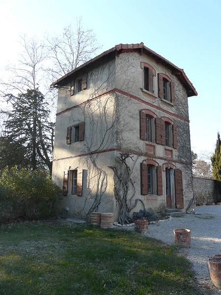 Maison du gardien, à l'ouest de la cour d'honneur.