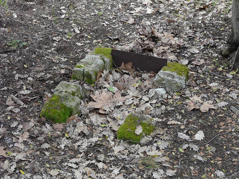 Réseau hydraulique à l'ouest de la fontaine de l'avenue d'accès, avec martelière.