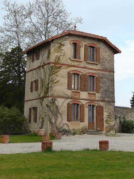 Maison du gardien, à l'ouest de la cour d'honneur.