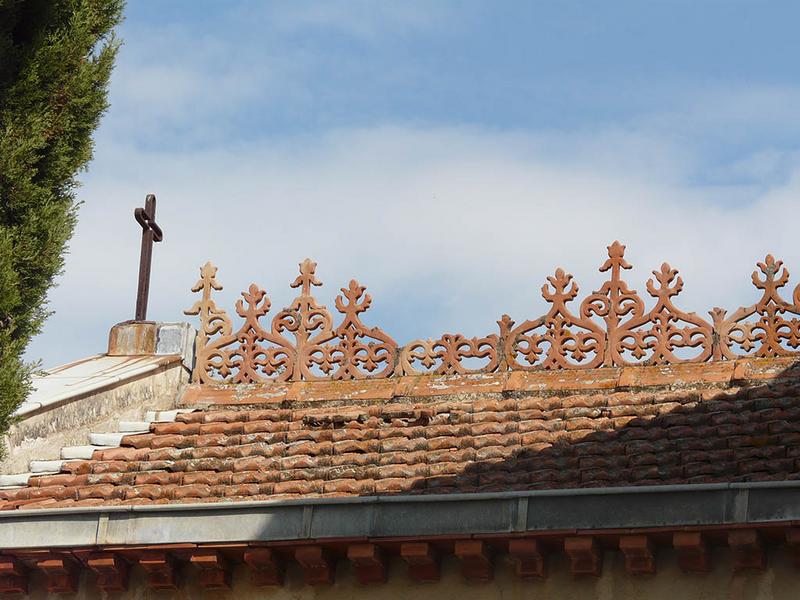 Crête de la couverture de la chapelle du château.