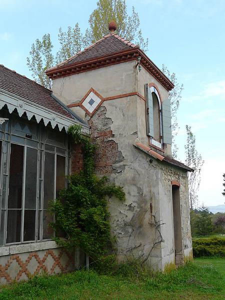 Partie Ouest du parc, bâtiment de la volière, avant-corps Nord.