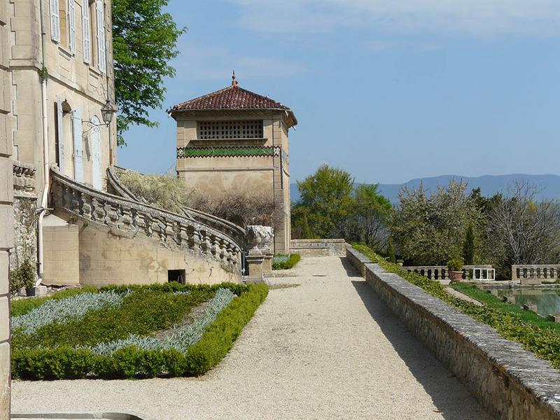 Première terrasse du parc et pavillon Nord-Est, vue vers le nord.