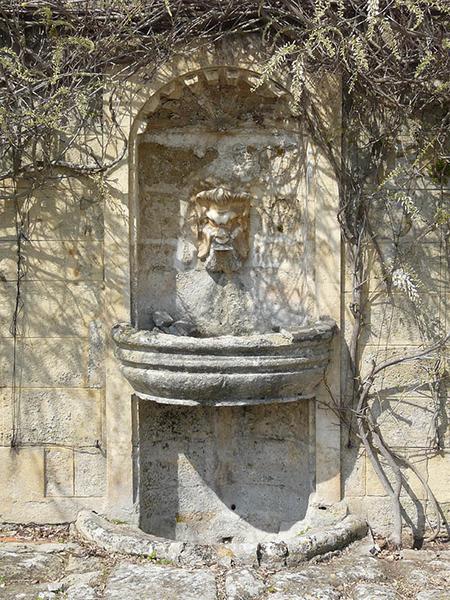 Fontaine de l'escalier en fer à cheval.