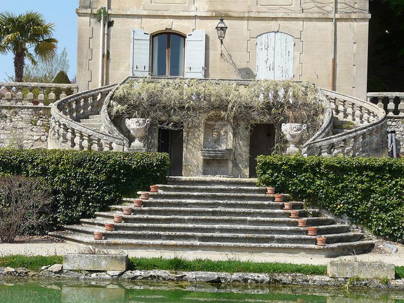 Escalier entre les deux premières terrasses du parc et escalier en fer à cheval.