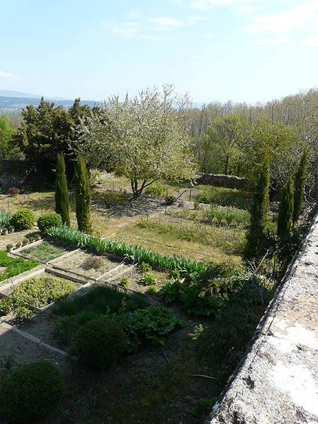 Ensemble du jardin potager, vue en plongée depuis la terrasse de la fontaine des dauphins.