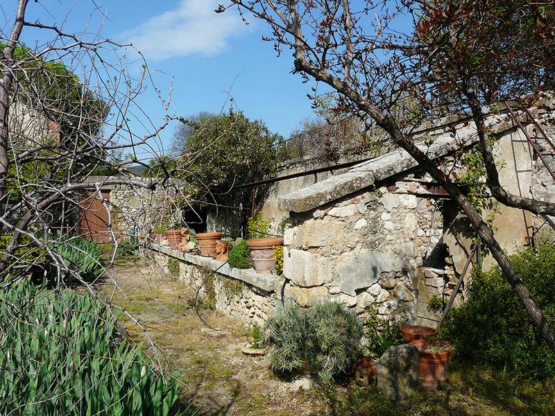 Serre dans le jardin potager, côté Nord.