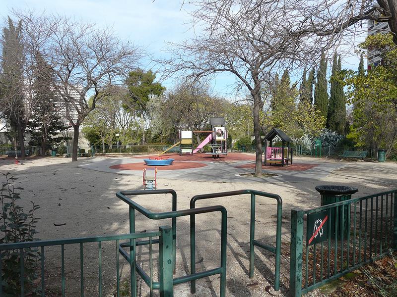 Partie Ouest du jardin, espace des jeux d'enfants.