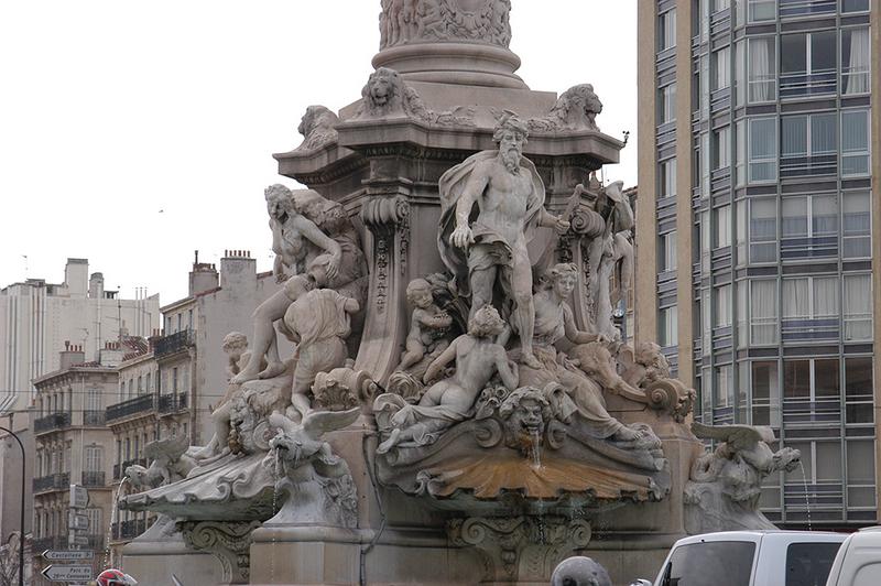 L'allégorie du Rhône est une évocation de l'Océan de la fontaine Trévi à Rome.