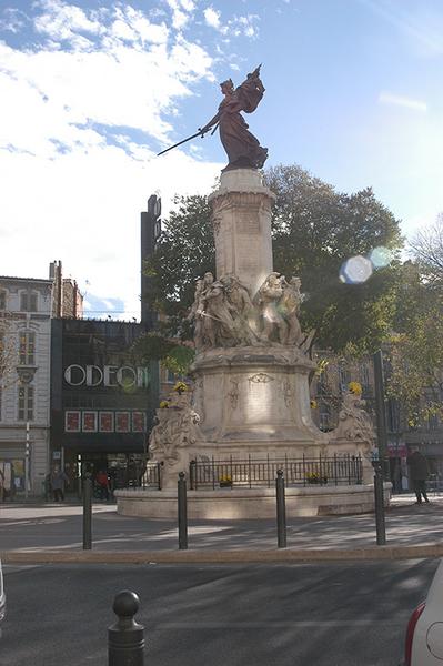 Vue générale du monument en hommage aux morts de la bataille du 6 janvier 1871 au cours de laquelle un grand nobre de soldats du 4ème bataillon de la garde mobile des Bouches du Rhône sont tombés au champ d'honneur.