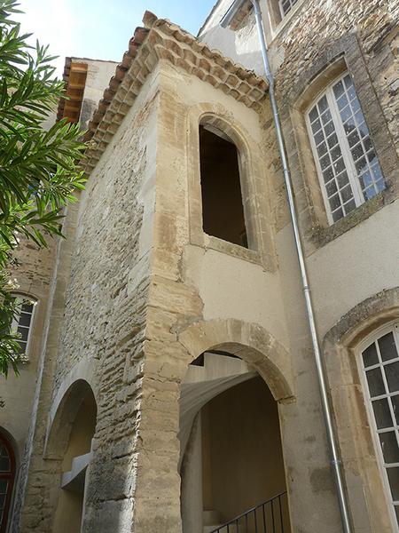 Façade est sur la grande cour, avant-corps de l'escalier.