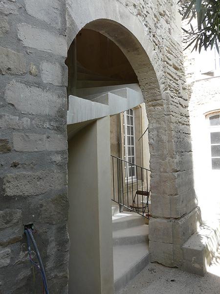 Façade est sur la grande cour, avant-corps de l'escalier, détail.