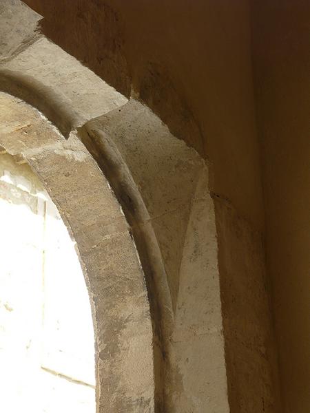 Façade est sur la grande cour, avant-corps de l'escalier, détail de la baie.