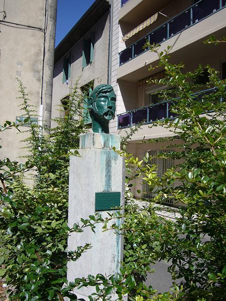 Monument commémoratif à Victorien Bastet
