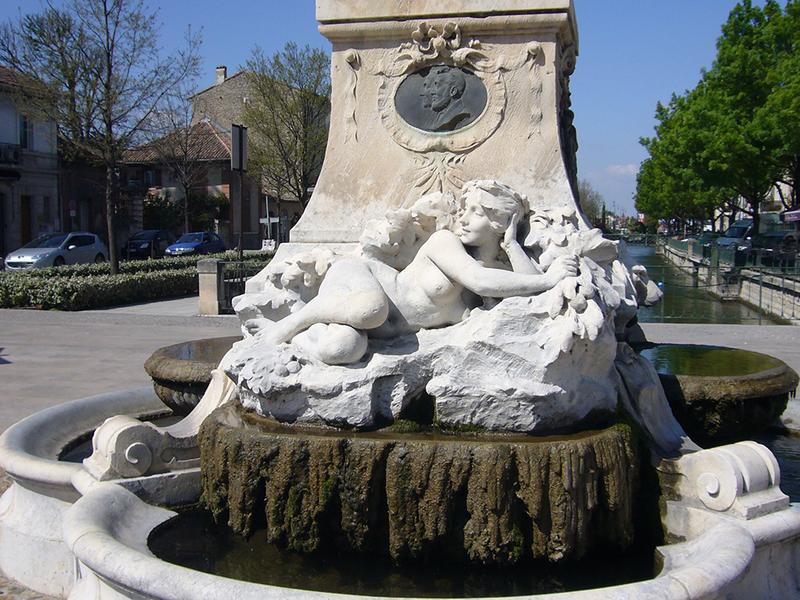 Monument commémoratif à Alphonse Benoit, fontaine