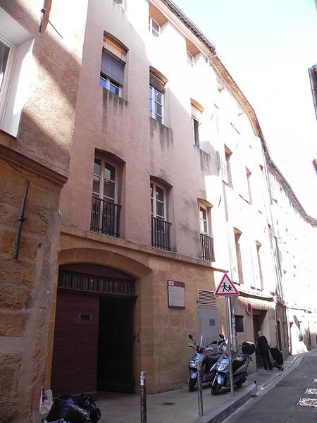 Façade sur la rue de Venel.