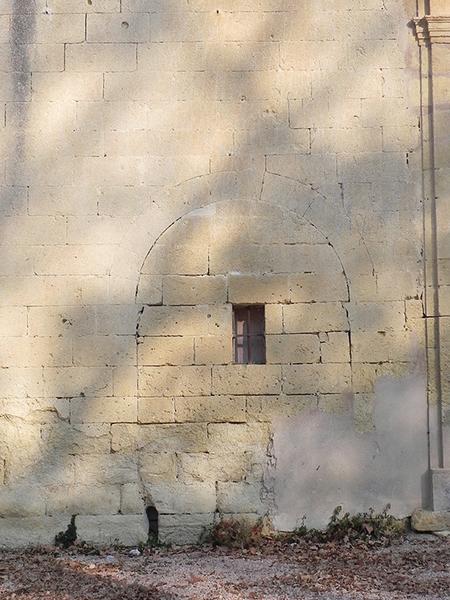 Porte d'origine sur la façade sud du château.