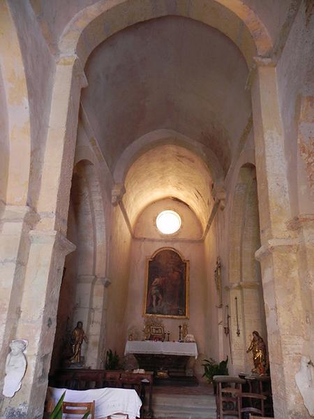 Intérieur de la chapelle : la nef.