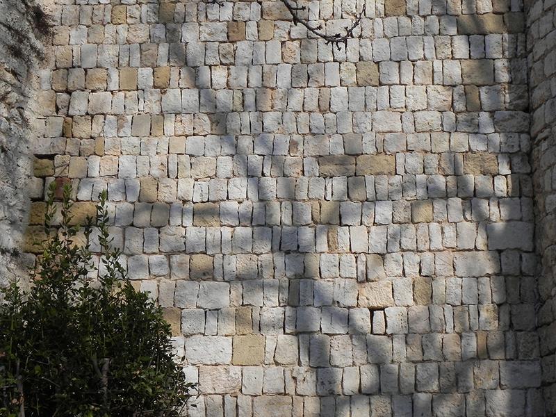 Détail de l'appareil du mur sud de la chapelle.