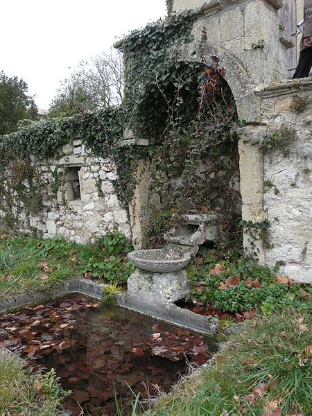 Fontaine dans le parc.