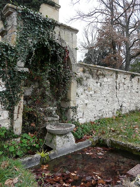 Fontaine dans le parc.