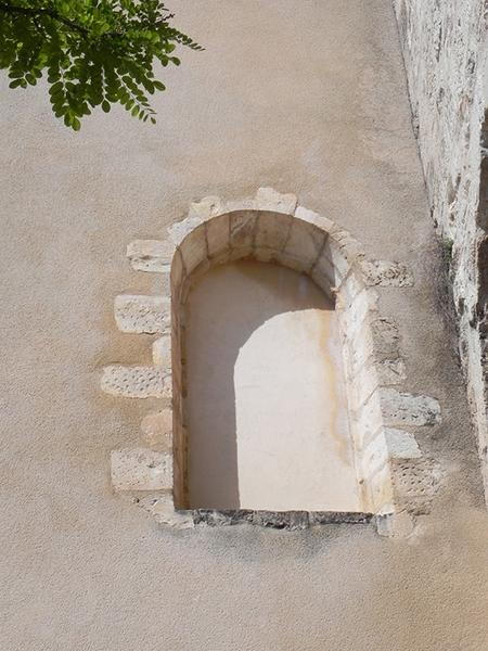 Ancienne ébrasure d'une baie au chevet.