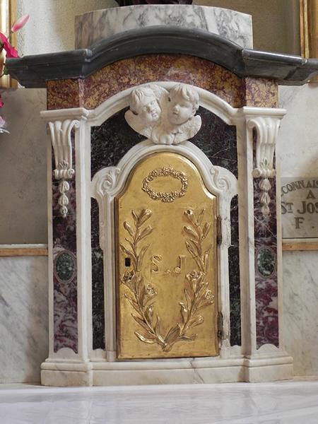 Tabernacle en marbre de l'autel sud.