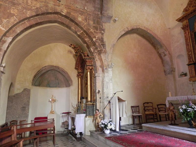 Chapelle latérale nord et travée droite du choeur.