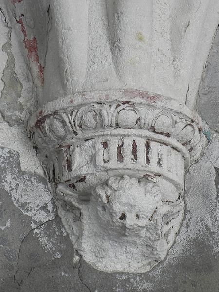 Détail d'un culot d'une travée du cloître.